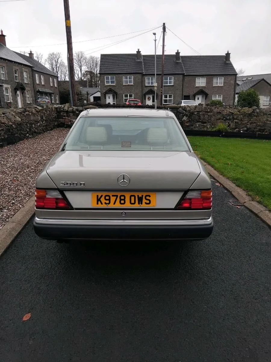 Mercedes 300d classic car .+++ - Image 3