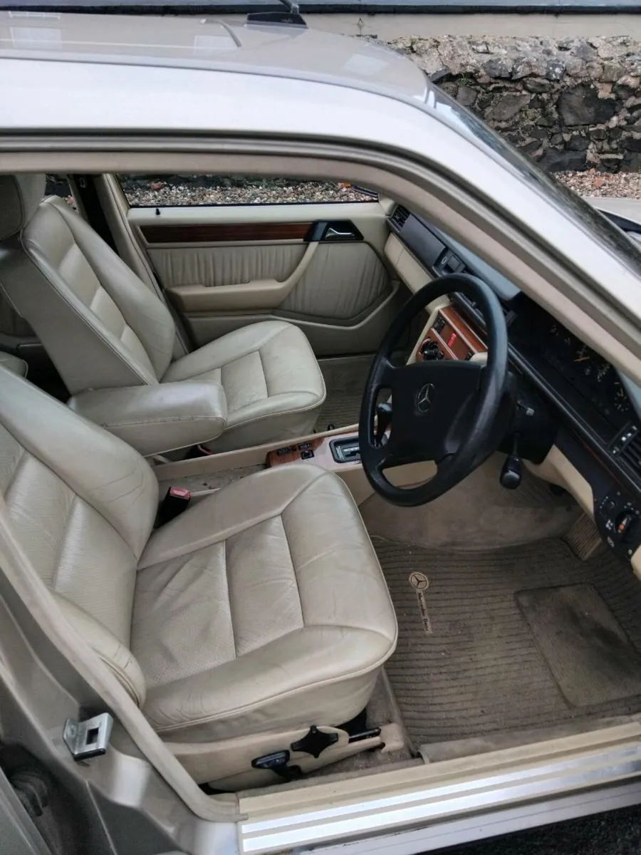 Mercedes 300d classic car .+++ - Image 4