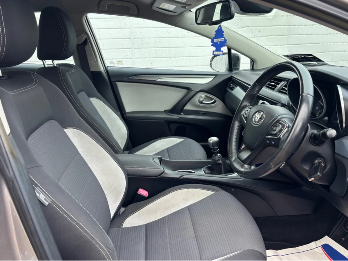 Toyota Avensis 2.0 D LUNA 4DR - Image 2