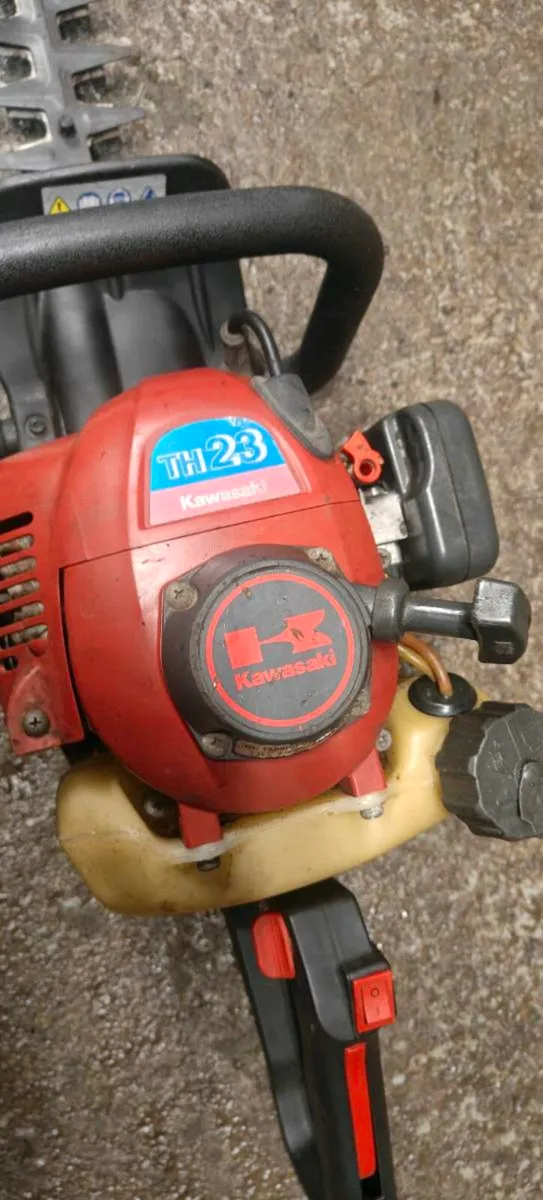 Kawasaki hedge cutter - Image 2