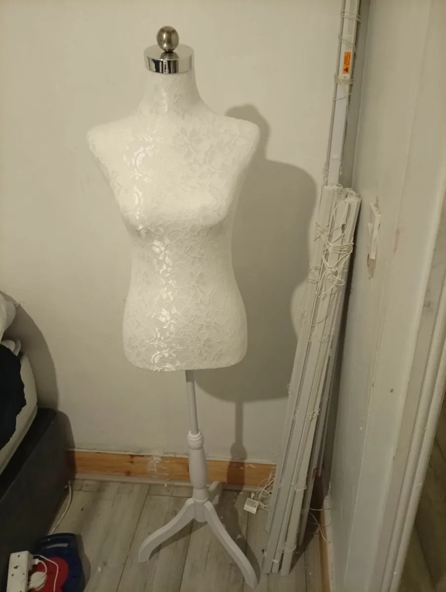 mannequin - Image 2