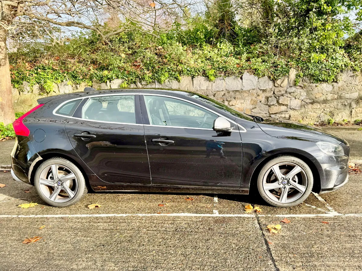 Volvo V40 2015!! R- DESIGN!!LEATHER!! - Image 4
