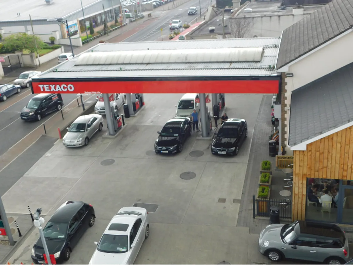 Volkswagen up! *** 5 DOOR *** ONLY 5.000 MILES *** - Image 2