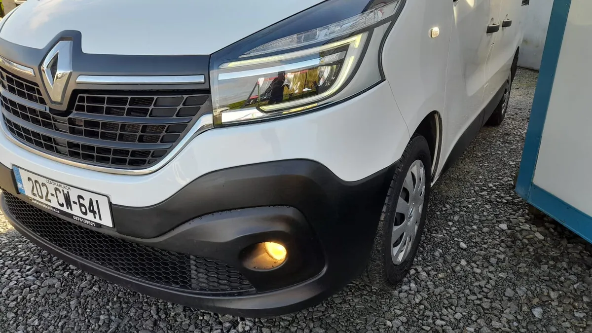 202 Renault Trafic 2.0 dci 120 business - Image 4