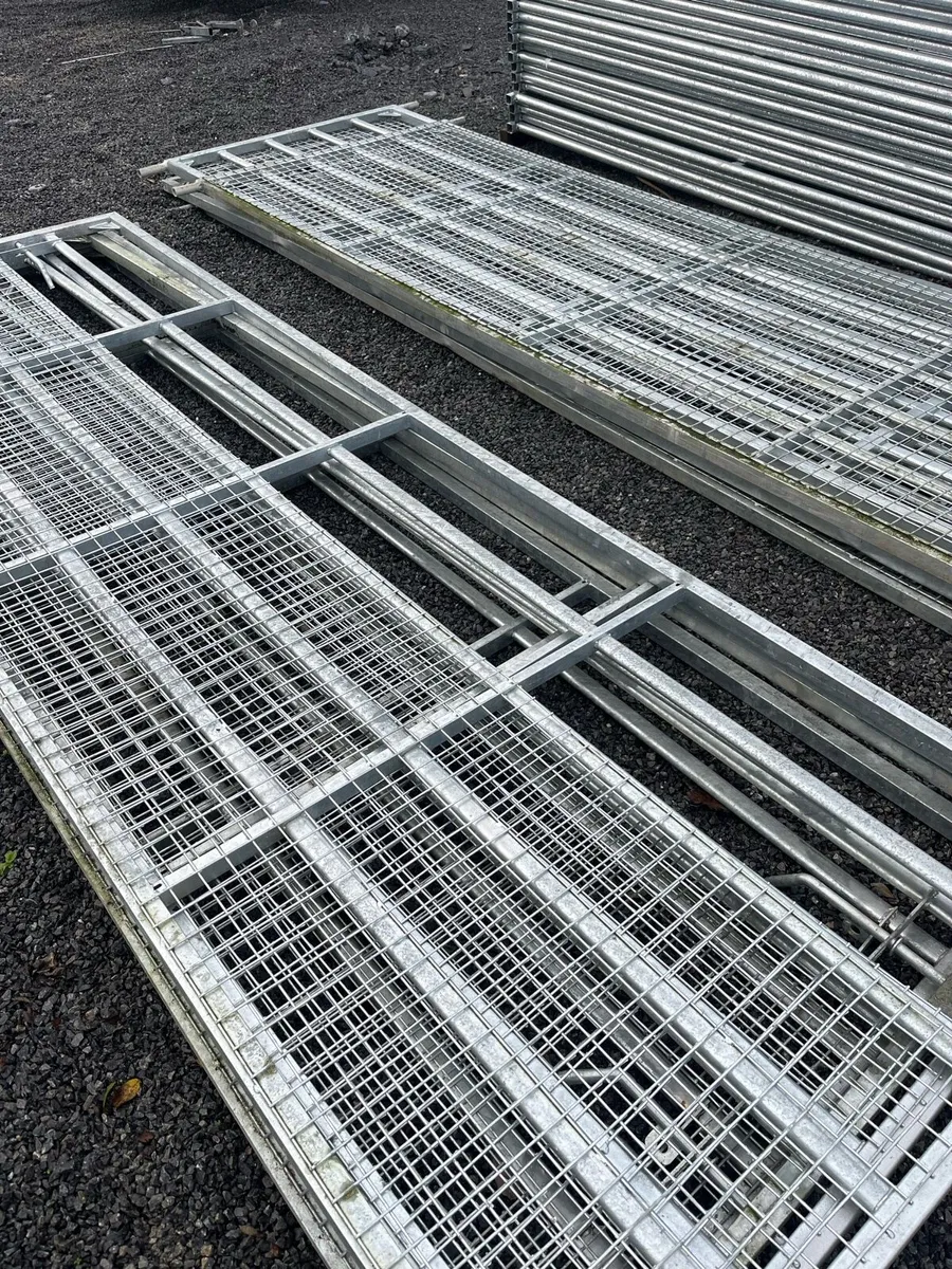 Extendable , Gates , barriers and sheep pens - Image 2