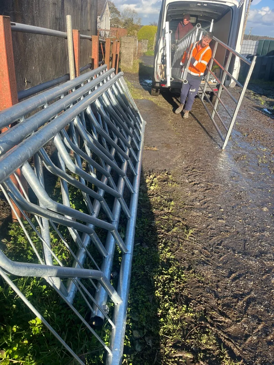 Extendable , Gates , barriers and sheep pens - Image 4
