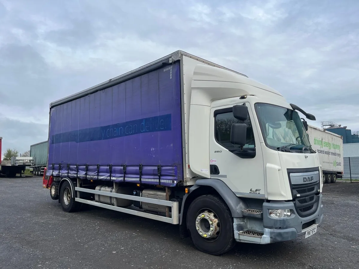 2017 Daf LF 260 4x2 Curtainside Moffett Lorry - Image 1