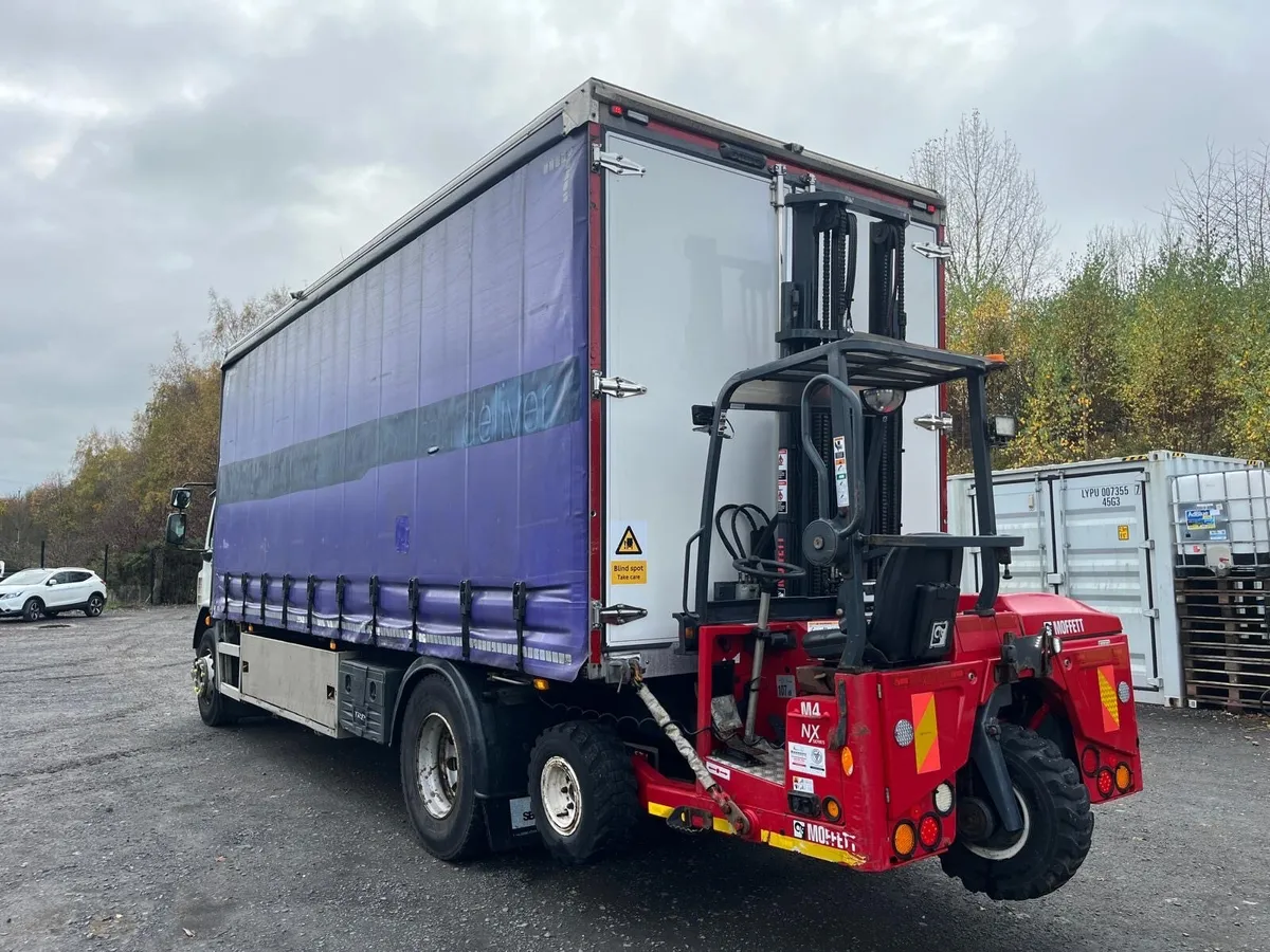 2017 Daf LF 260 4x2 Curtainside Moffett Lorry - Image 4