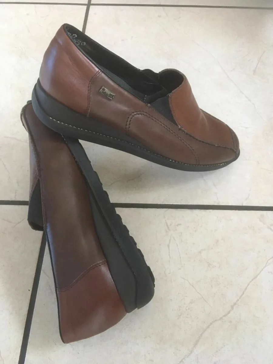 BRAND NEW Rieker Leather Shoes Loafers Size 39 / 6 - Image 1