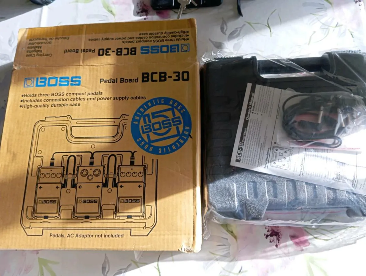 Boss case/guitar pedals/mixer - Image 1