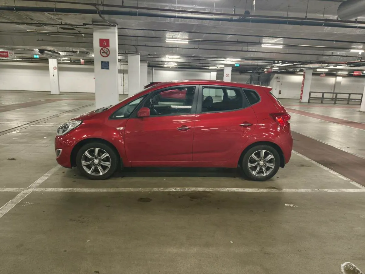 Automatic Hyundai IX 20 Deluxe 69 km only - Image 2