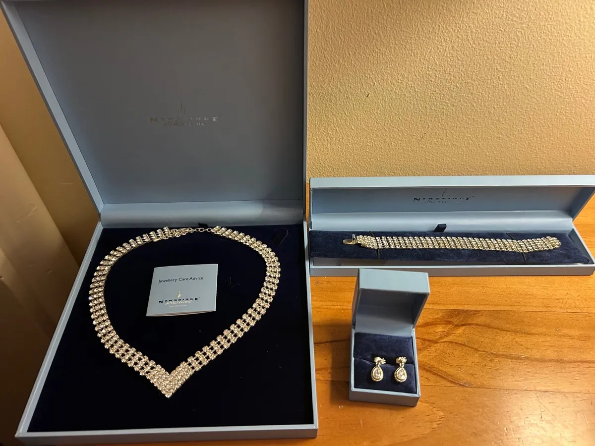 Jewellery Collection-Necklace Braclet earrings - Image 1