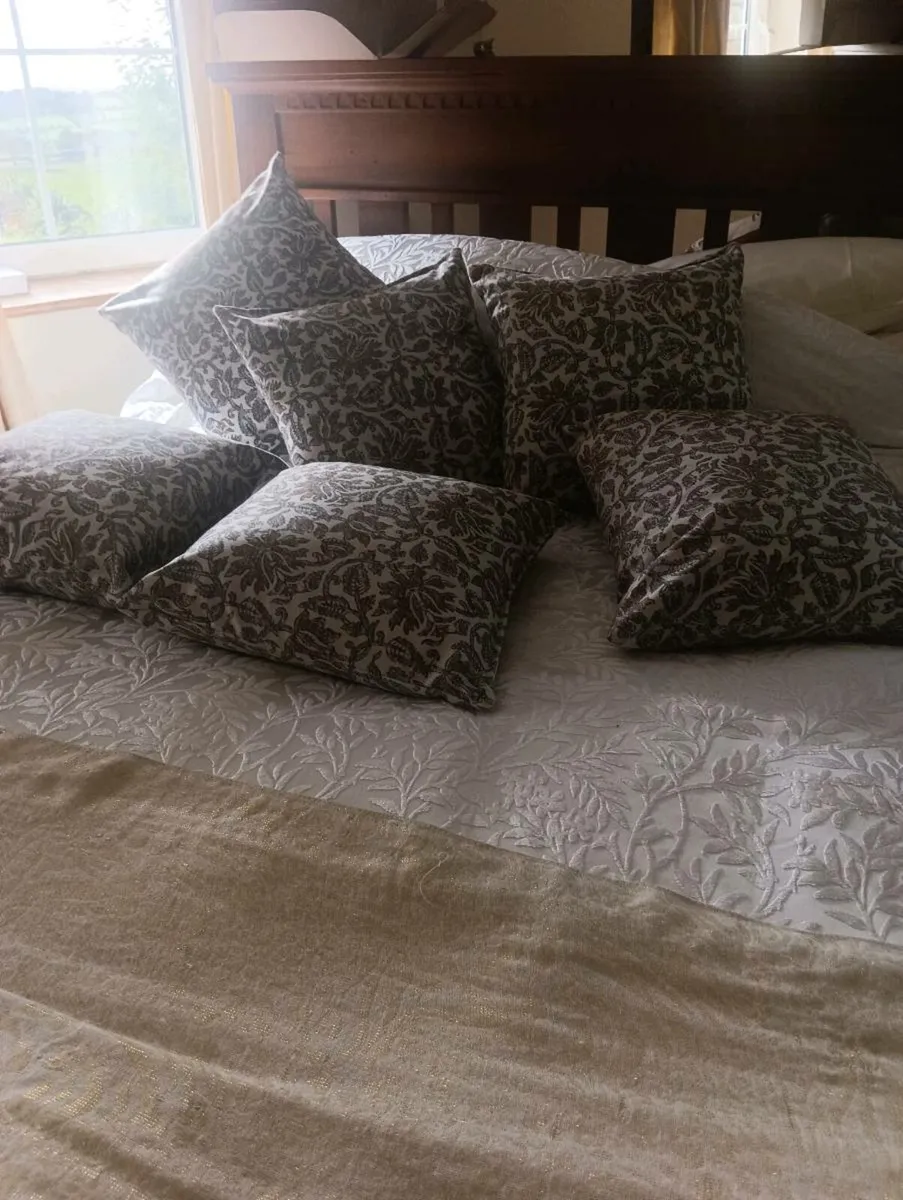 6 beautiful cushions,35, bargain - Image 3