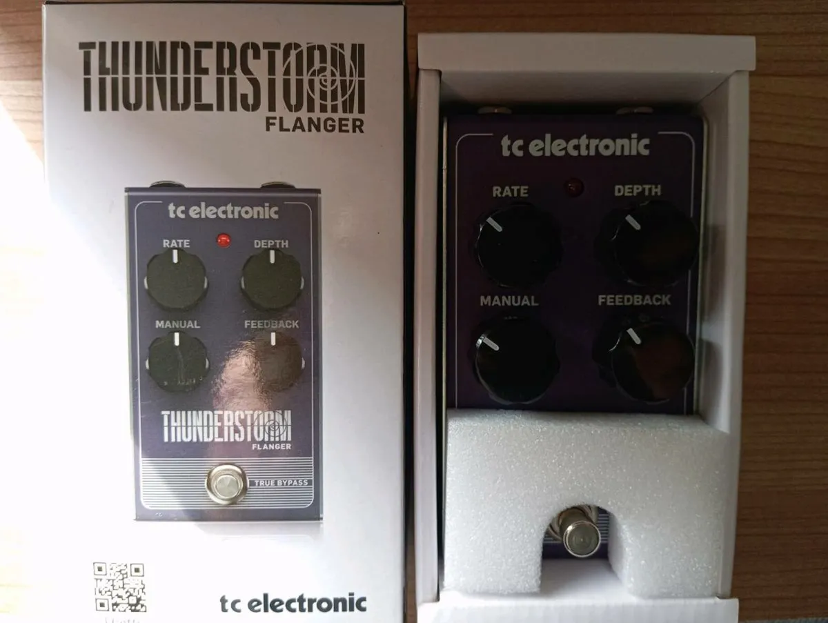 Boss case/guitar pedals/mixer - Image 4