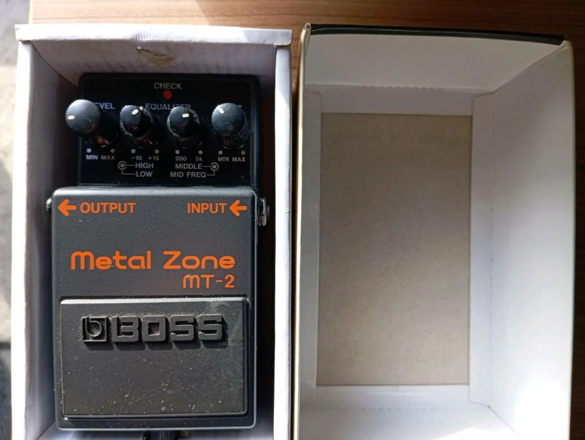 Boss case/guitar pedals/mixer - Image 2