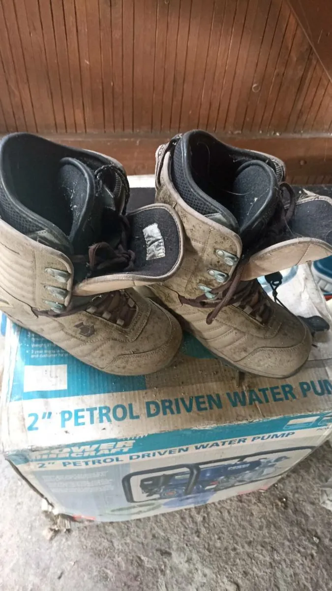 Snowboarding boots - Image 1