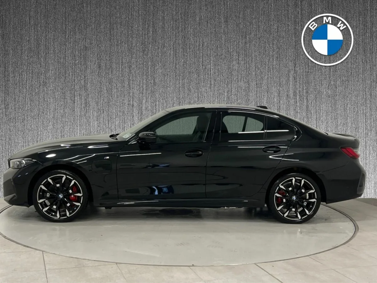 BMW 3-Series 330e - Image 4