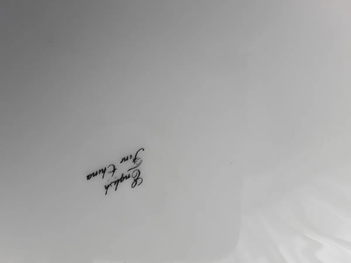 Vintage collectible wall plate with bracket - Image 2