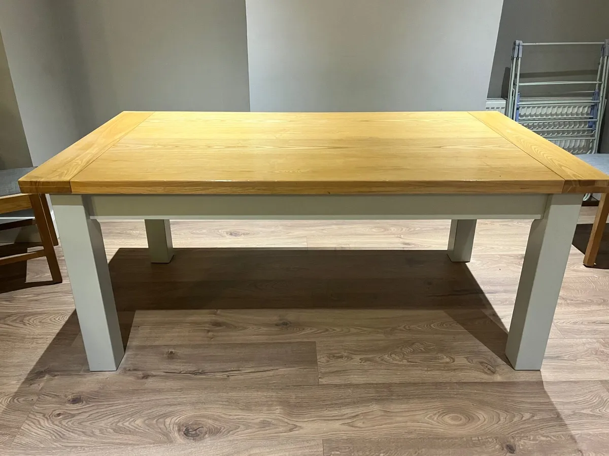 Dining table - Image 1