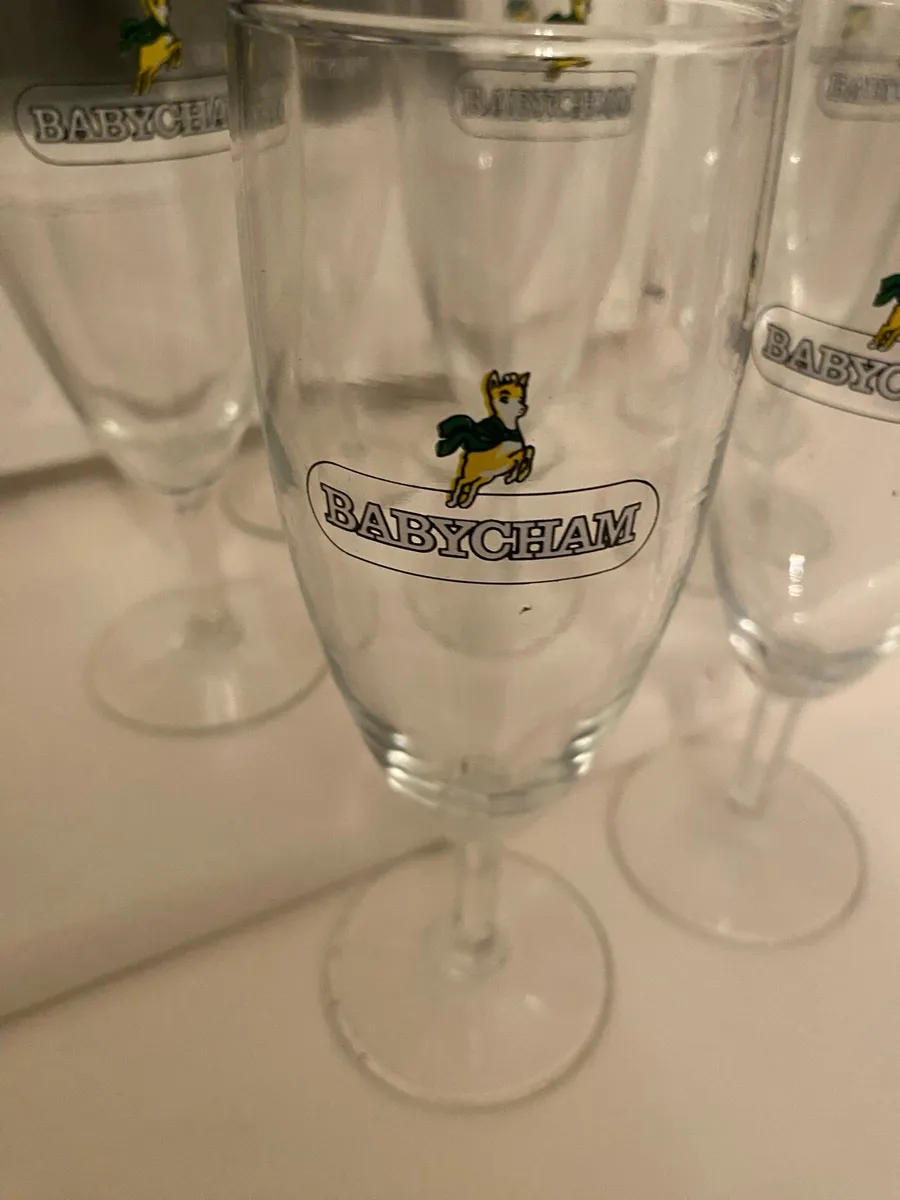 Very Rare Set of Eight Babycham Flutes - Image 3