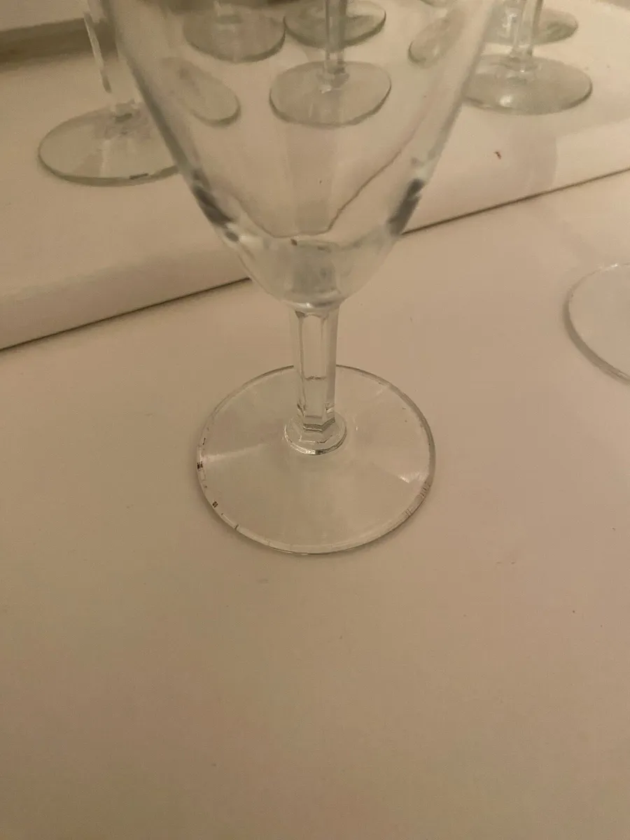 Very Rare Set of Eight Babycham Flutes - Image 4