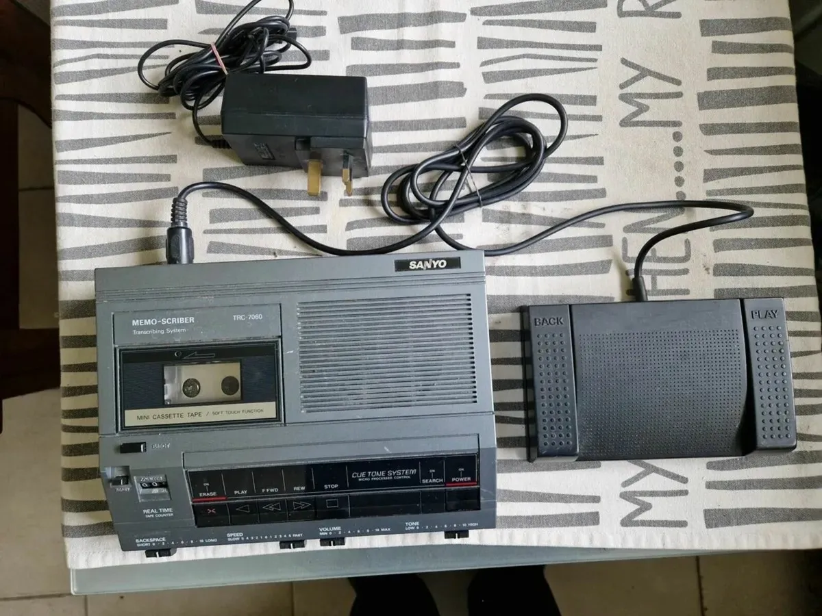 Sanyo Dictaphone with Manual &Foot Pedal Controls - Image 2