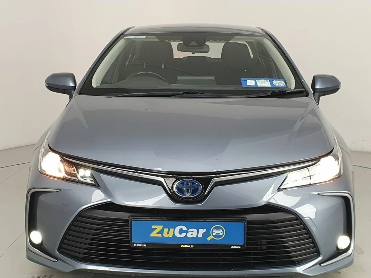 Toyota Corolla 1.8 Hybrid Luna Saloon - Image 2