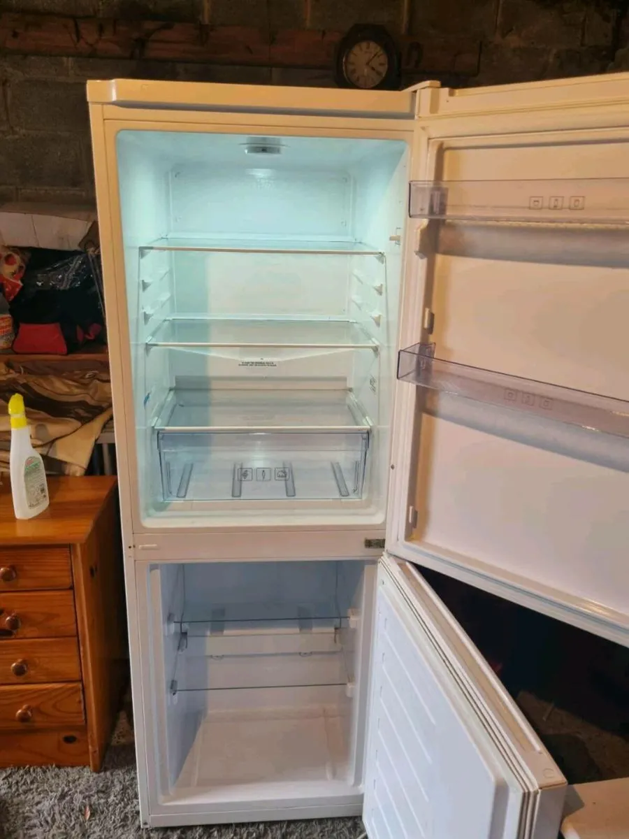 Beko fridge freezer - Image 2