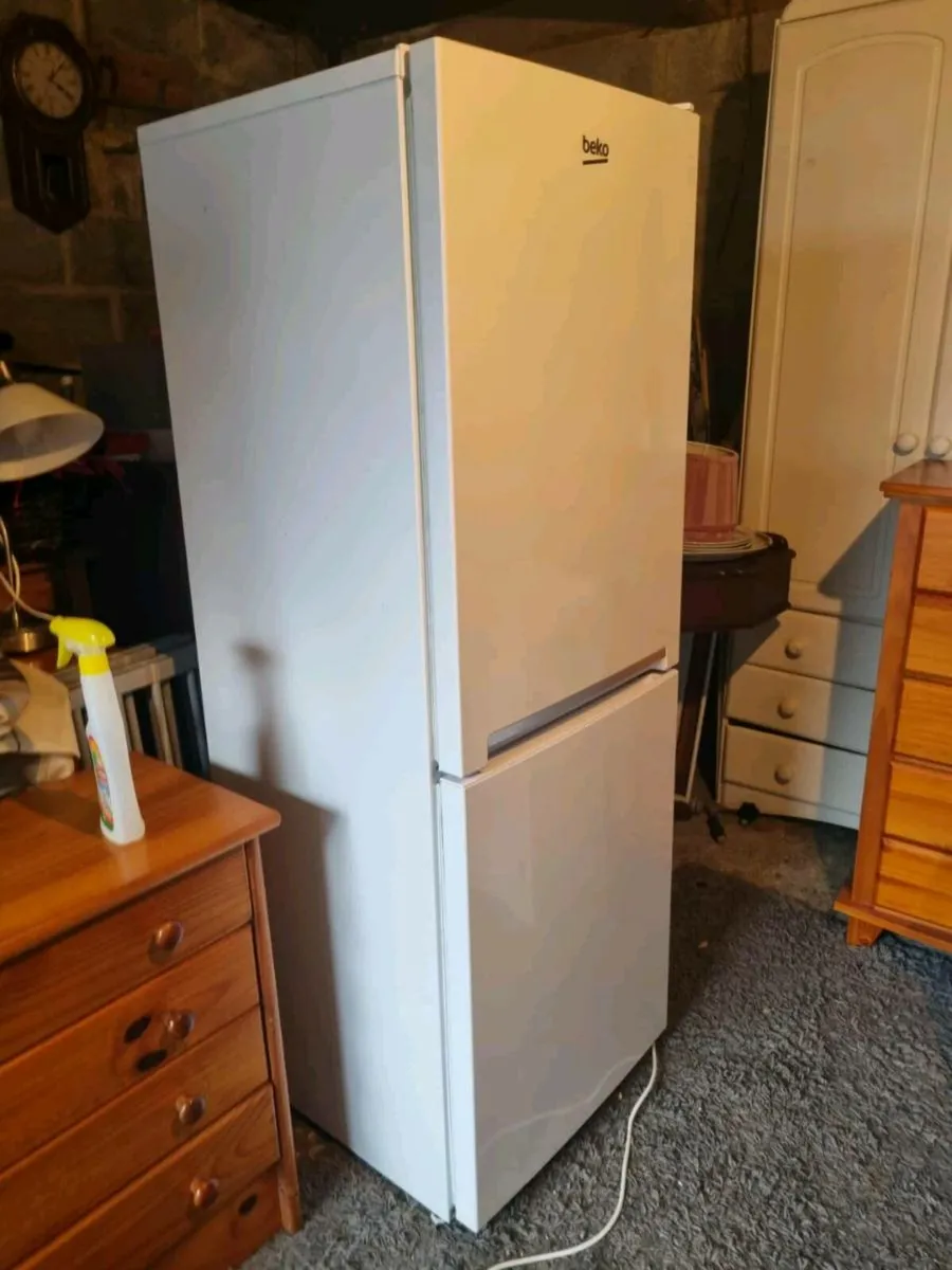Beko fridge freezer - Image 4