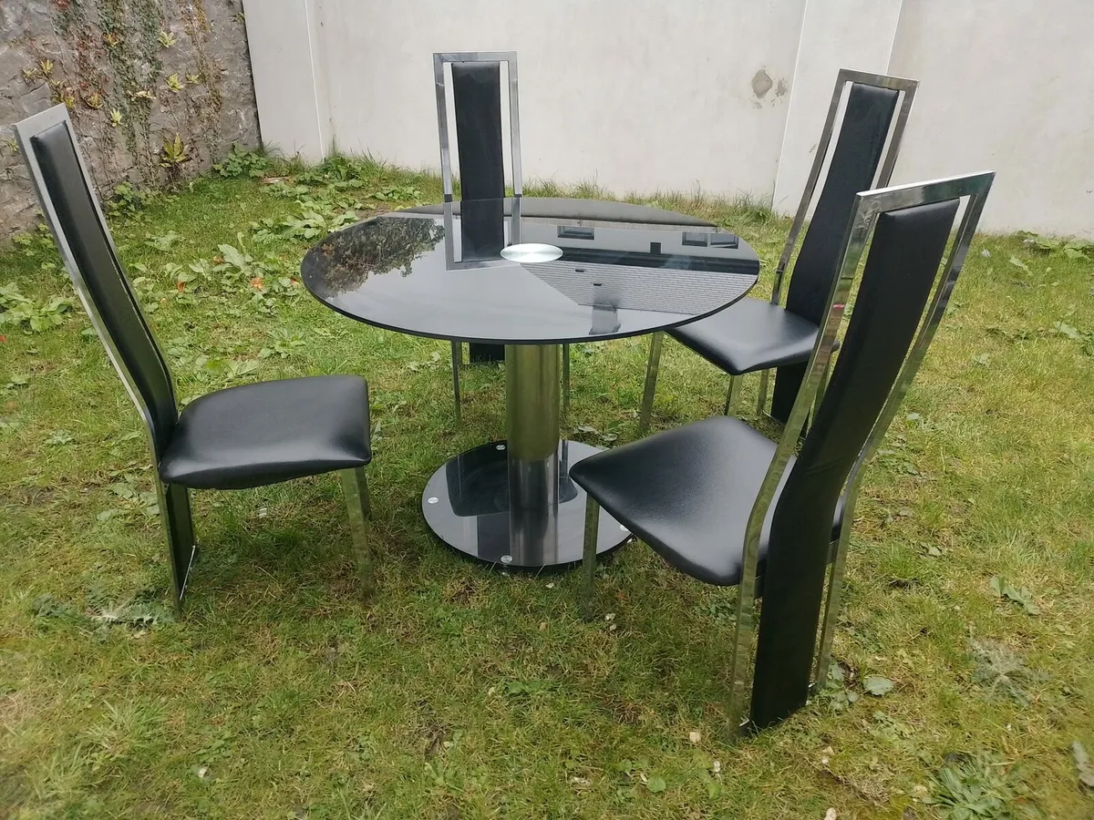 BEAUTIFUL TABLE AND CHAIRS AVAILABLE - Image 1