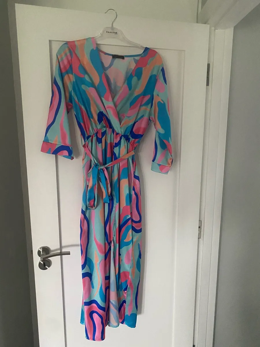 Selection of ladies dresses - Image 1