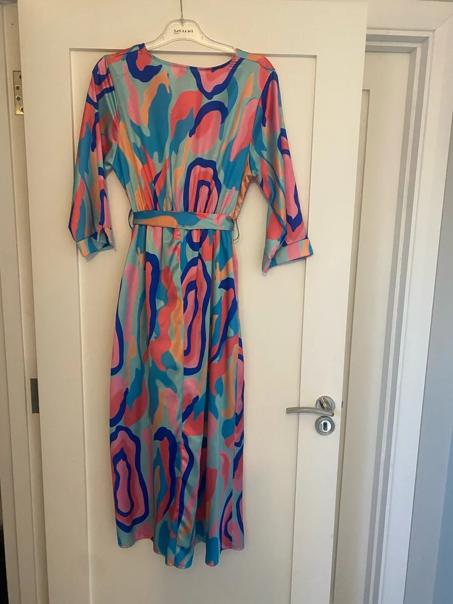 Selection of ladies dresses - Image 2