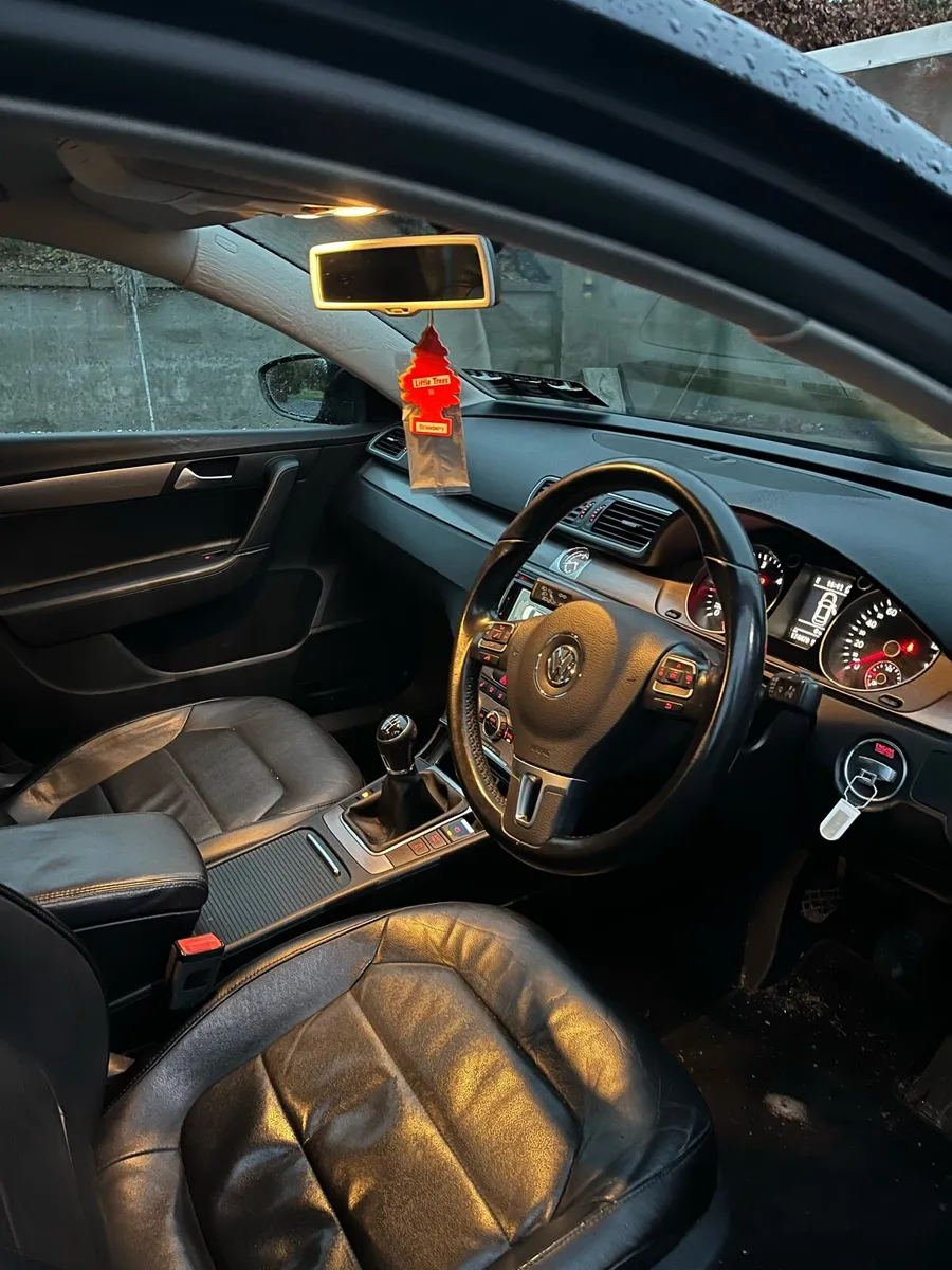 Volkswagen Passat - Image 3