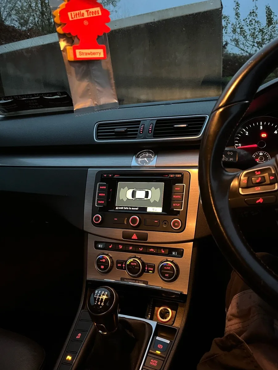 Volkswagen Passat - Image 4