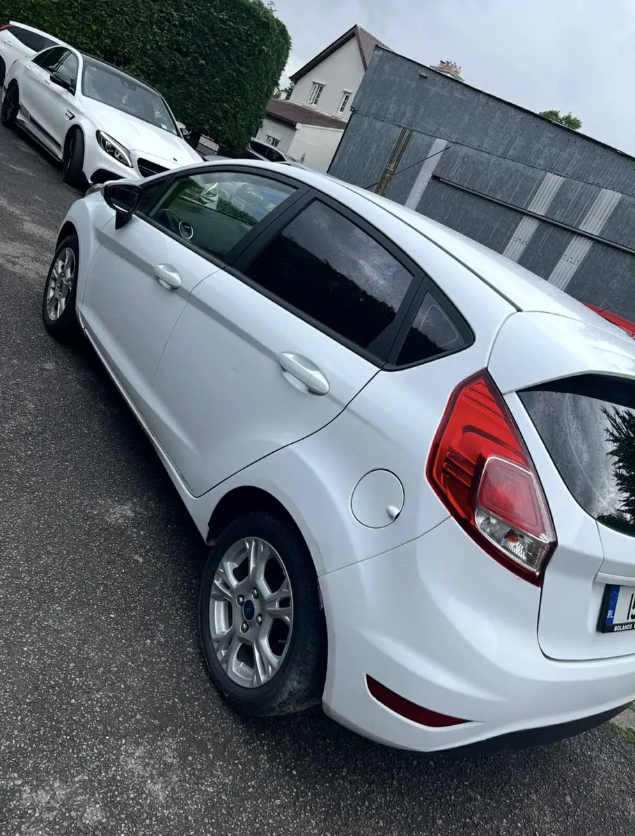 2015 Ford Fiesta 1.2 Petrol Zetec - Image 3