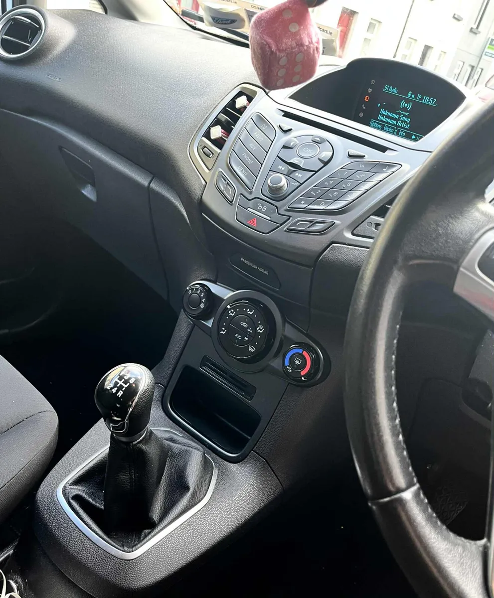 2015 Ford Fiesta 1.2 Petrol Zetec - Image 4