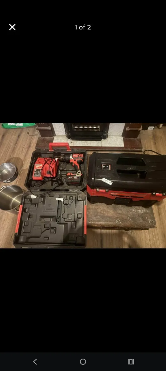 Milwaukee drill and vacuum - Image 1