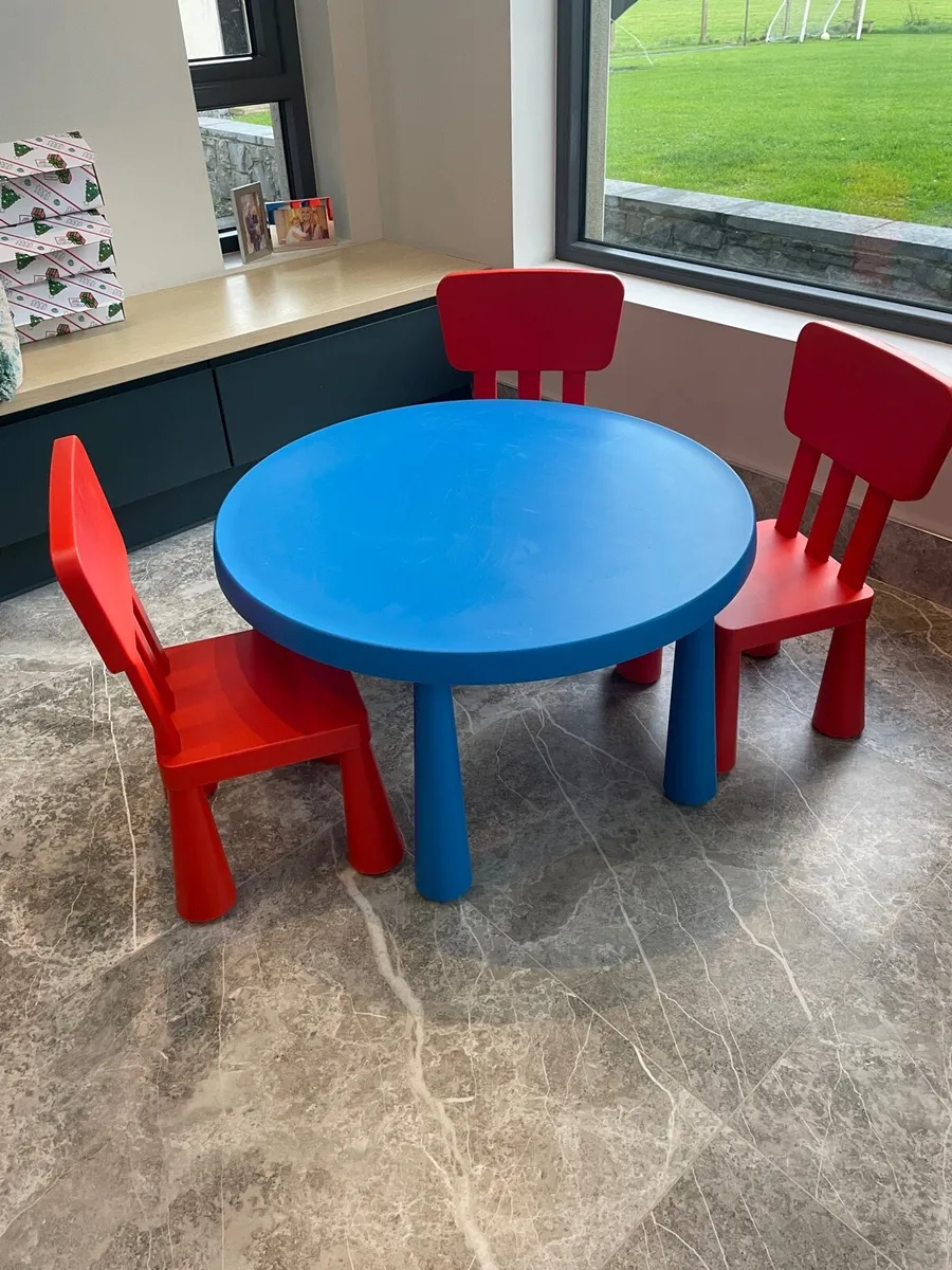 IKEA Kid’s Round table & chairs - Image 1