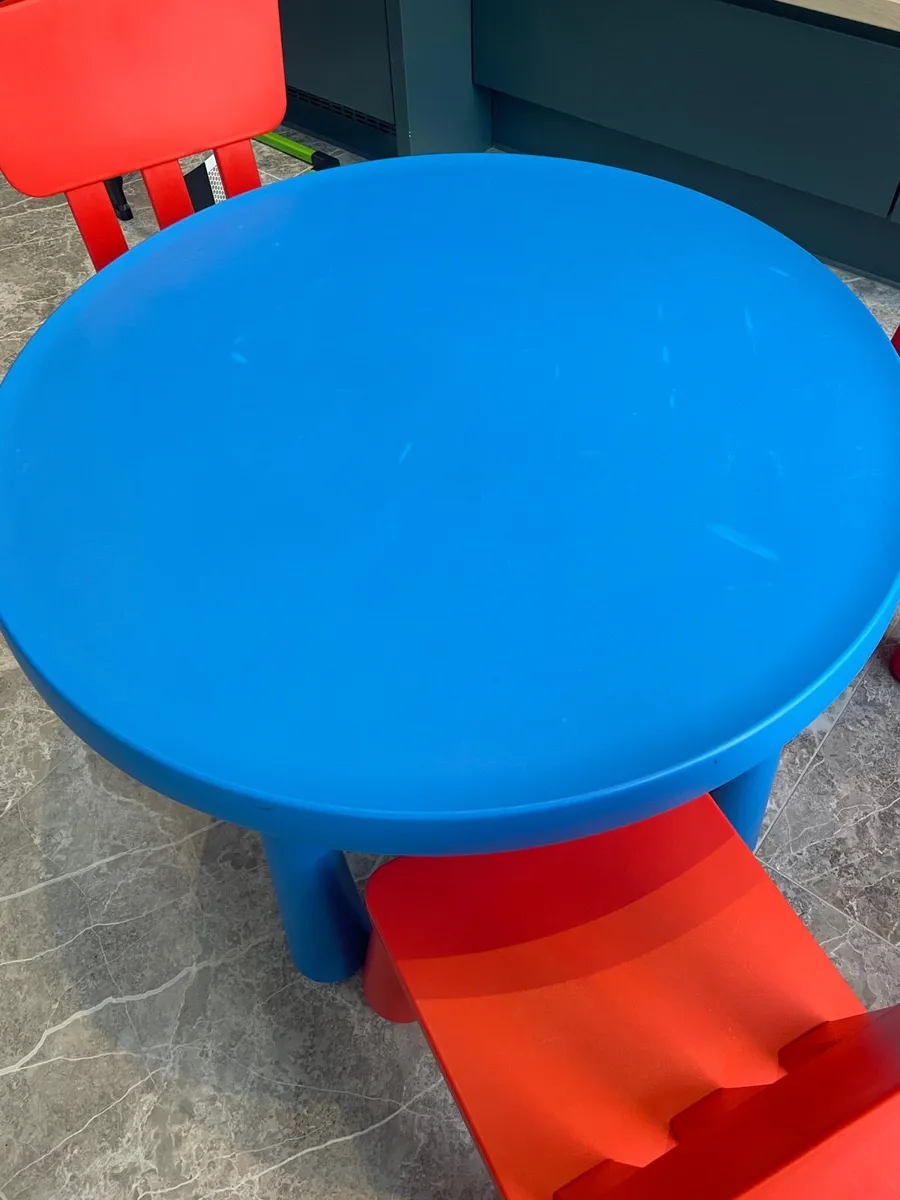 IKEA Kid’s Round table & chairs - Image 4