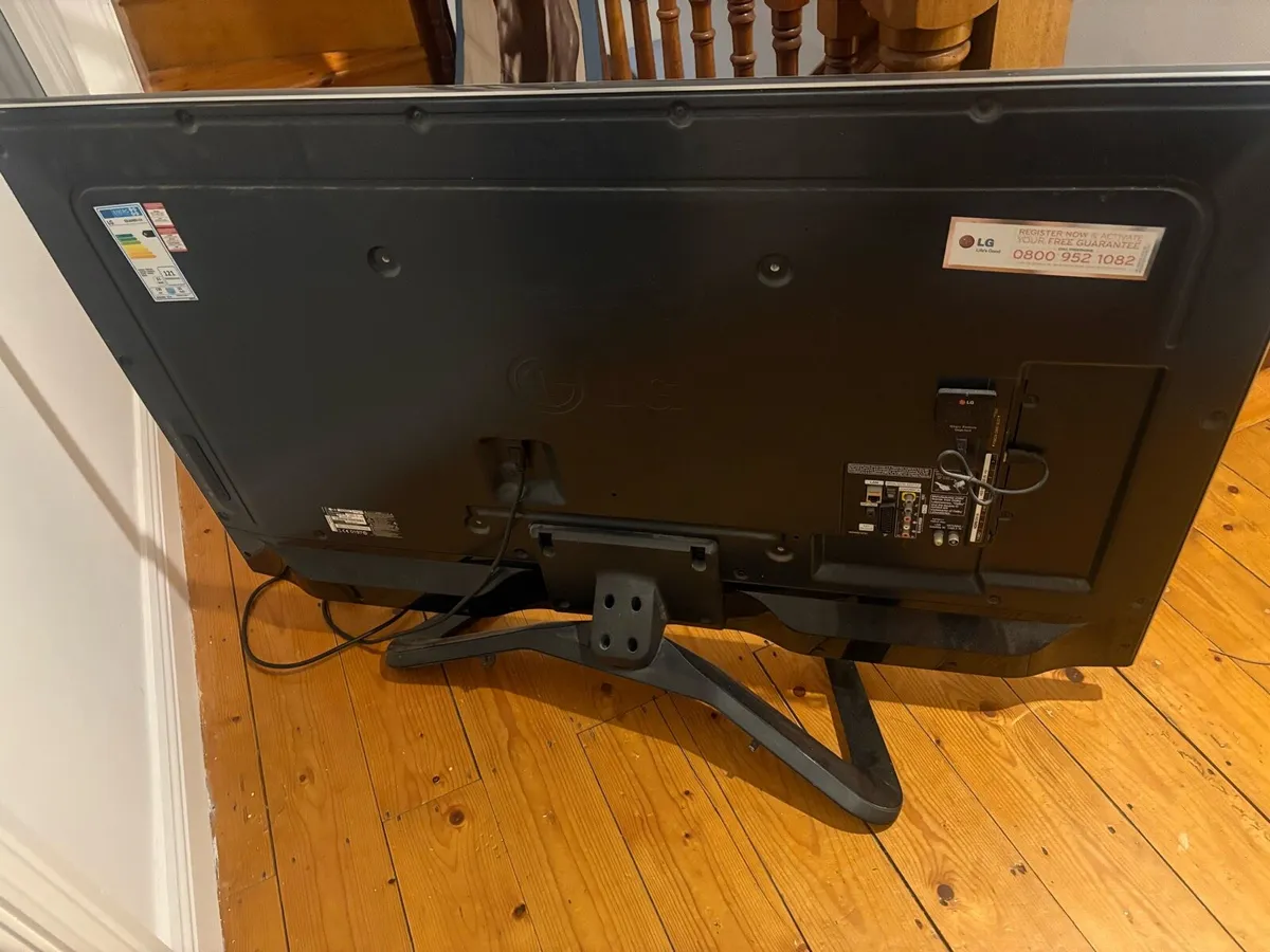55” Flat screen LG Smart Tv - Image 2