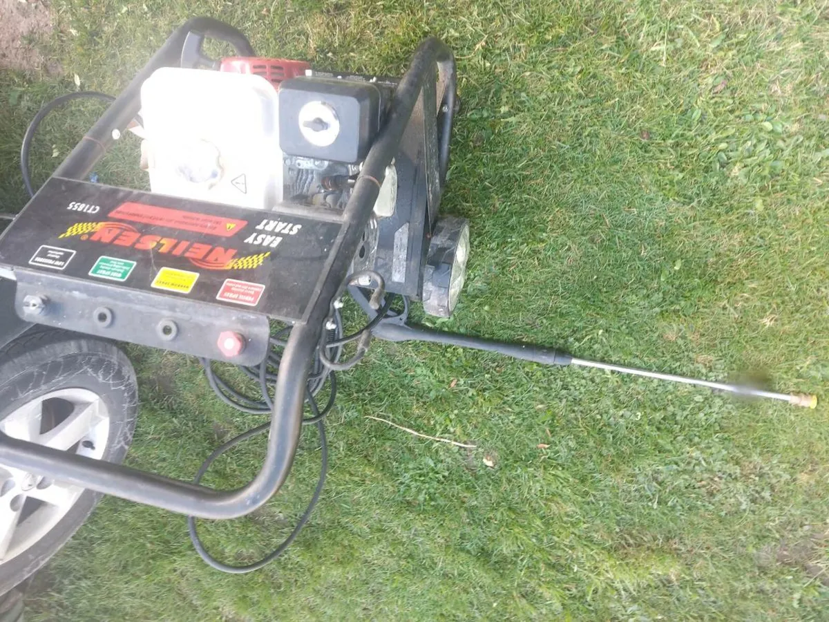 Petrol pressure washer - Image 2
