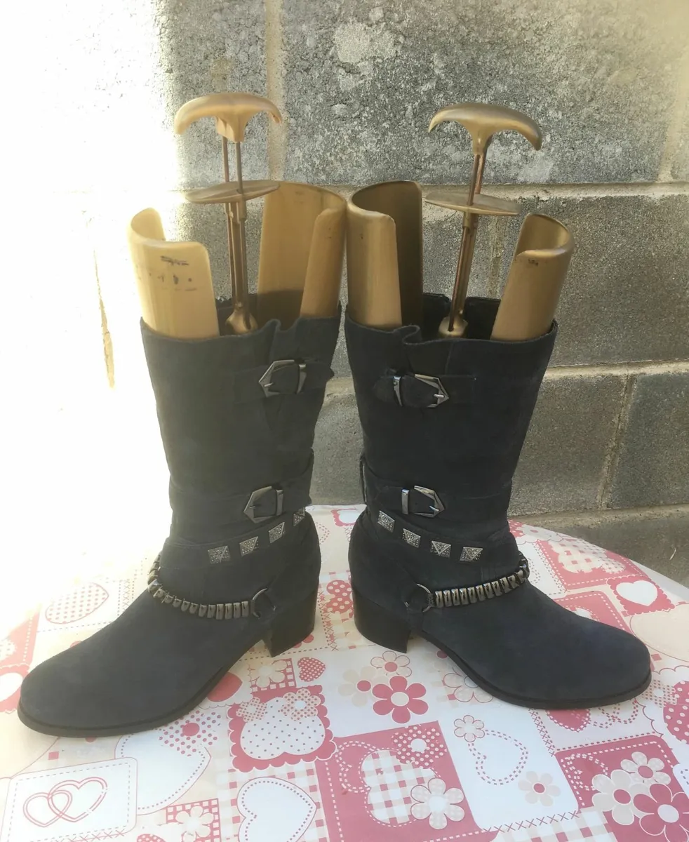 NEW MamZelle Suede Boots, Size 41 - Image 3