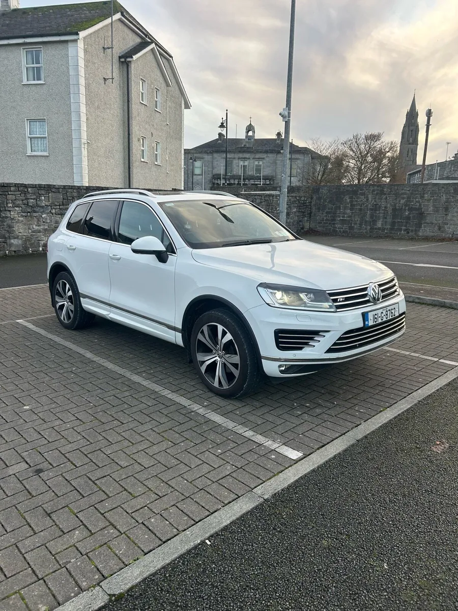 VW Touareg R-Line FULL MAIN DEALER SERVICE HISTORY - Image 1