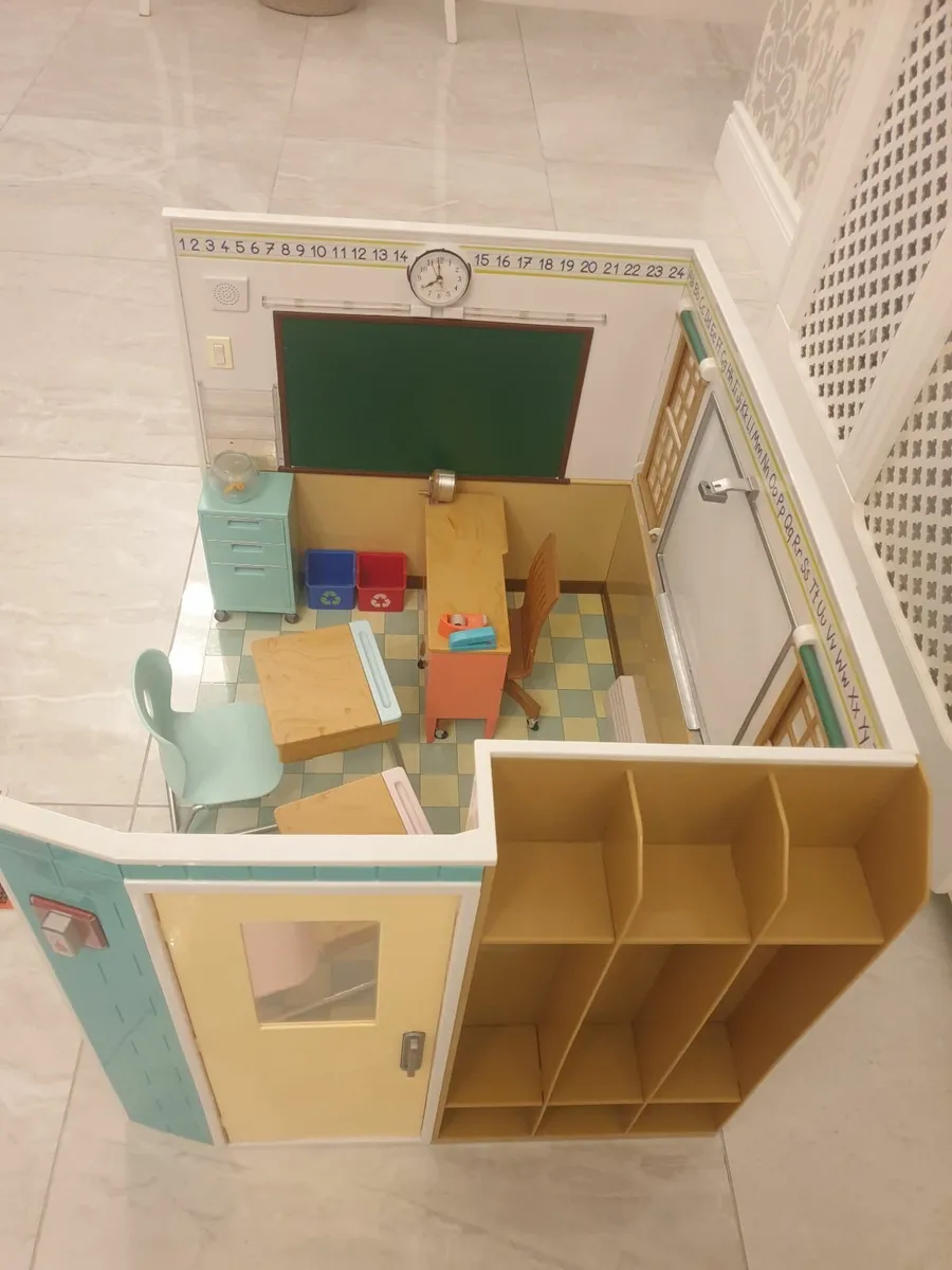 Our generation school room awesome academy playset - Image 2
