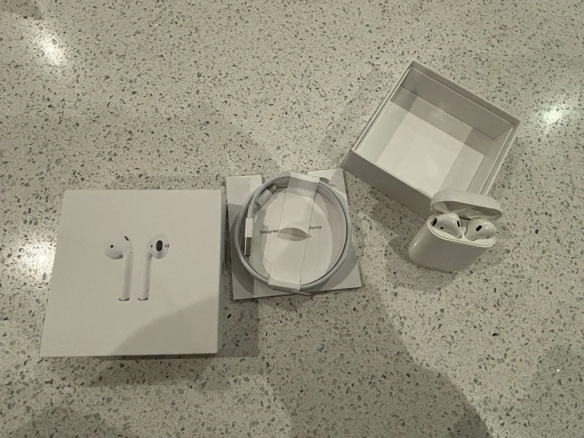 Apple AirPods - Image 1