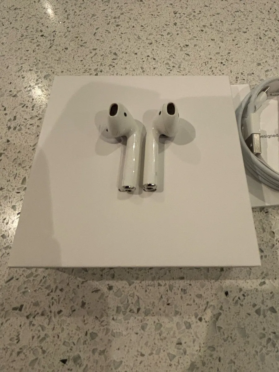 Apple AirPods - Image 3