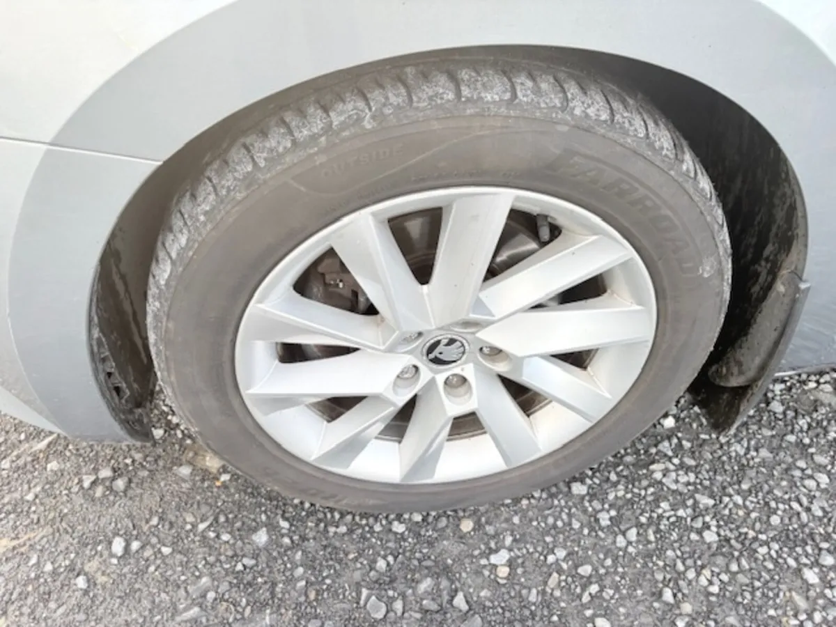 Skoda Superb 2016 2.0 AUTO - Image 4