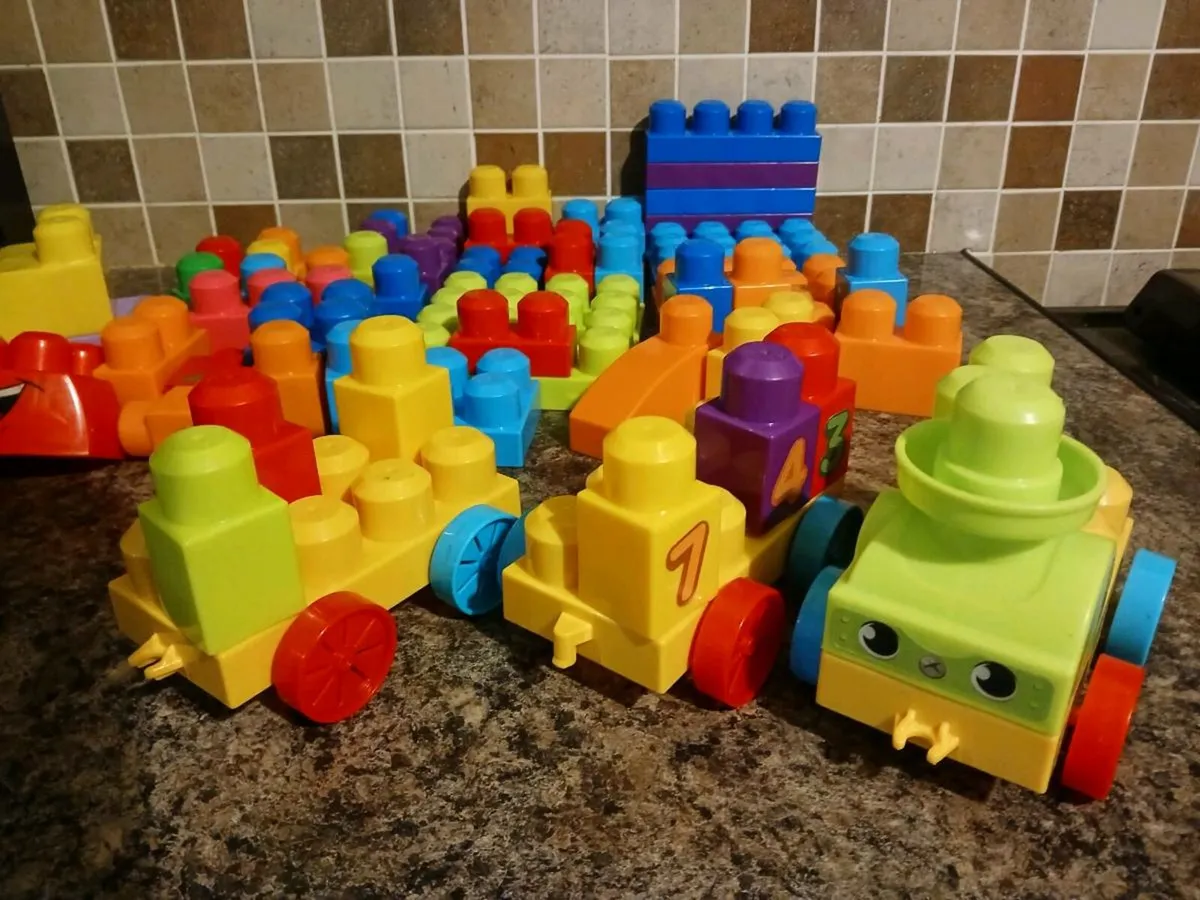 Mega blocks train + blocks. - Image 2