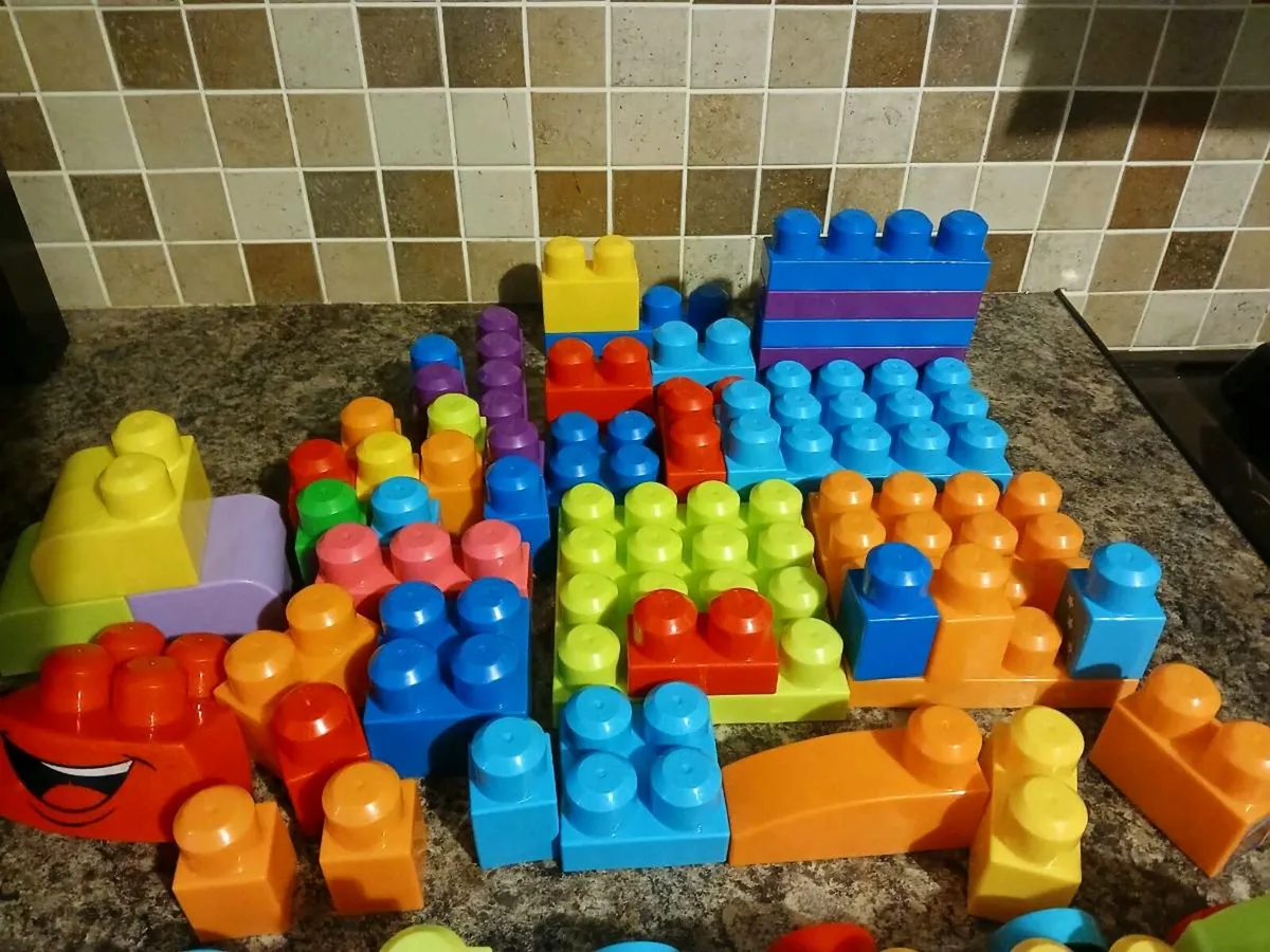Mega blocks train + blocks. - Image 3