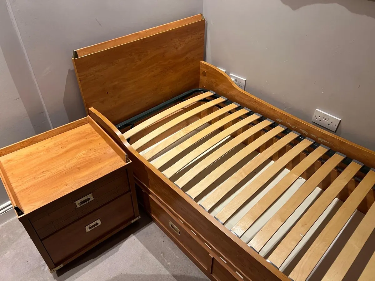 Single bed and locker - Image 1